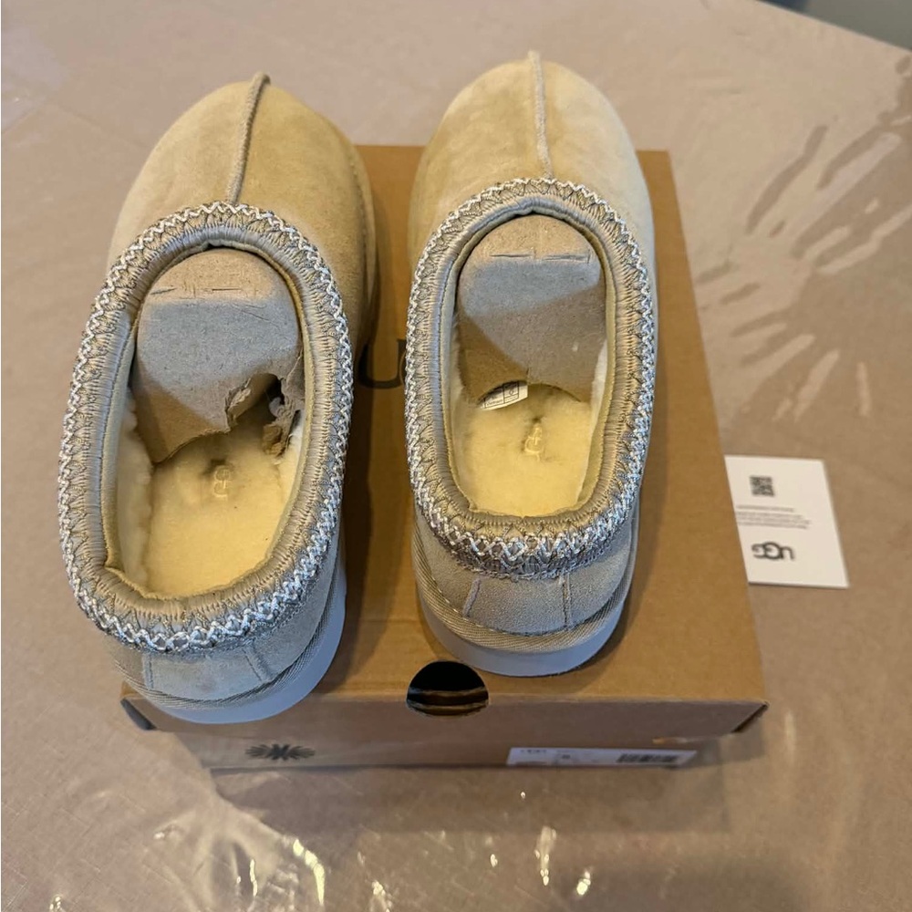 UGG Tasman Slippers Size 11 for Women’s, size 9 for Men’s Mustard seed - Picture 3 of 5